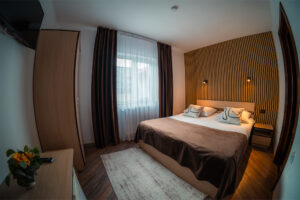 Cam dubla, baie privata, fara balcon